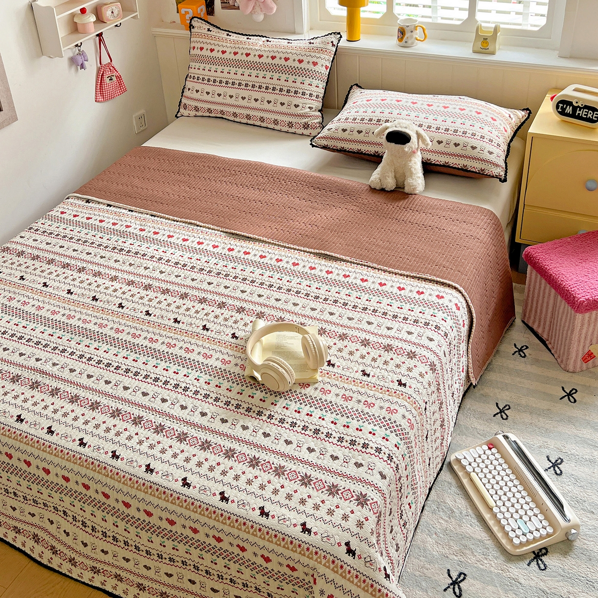 91家纺网 家纺一手货源 找家纺 恒尚居 2026新款A类泡芙纱床盖四套件泡芙棉双层纱小花边床垫床褥 费尔岛小狗小花边