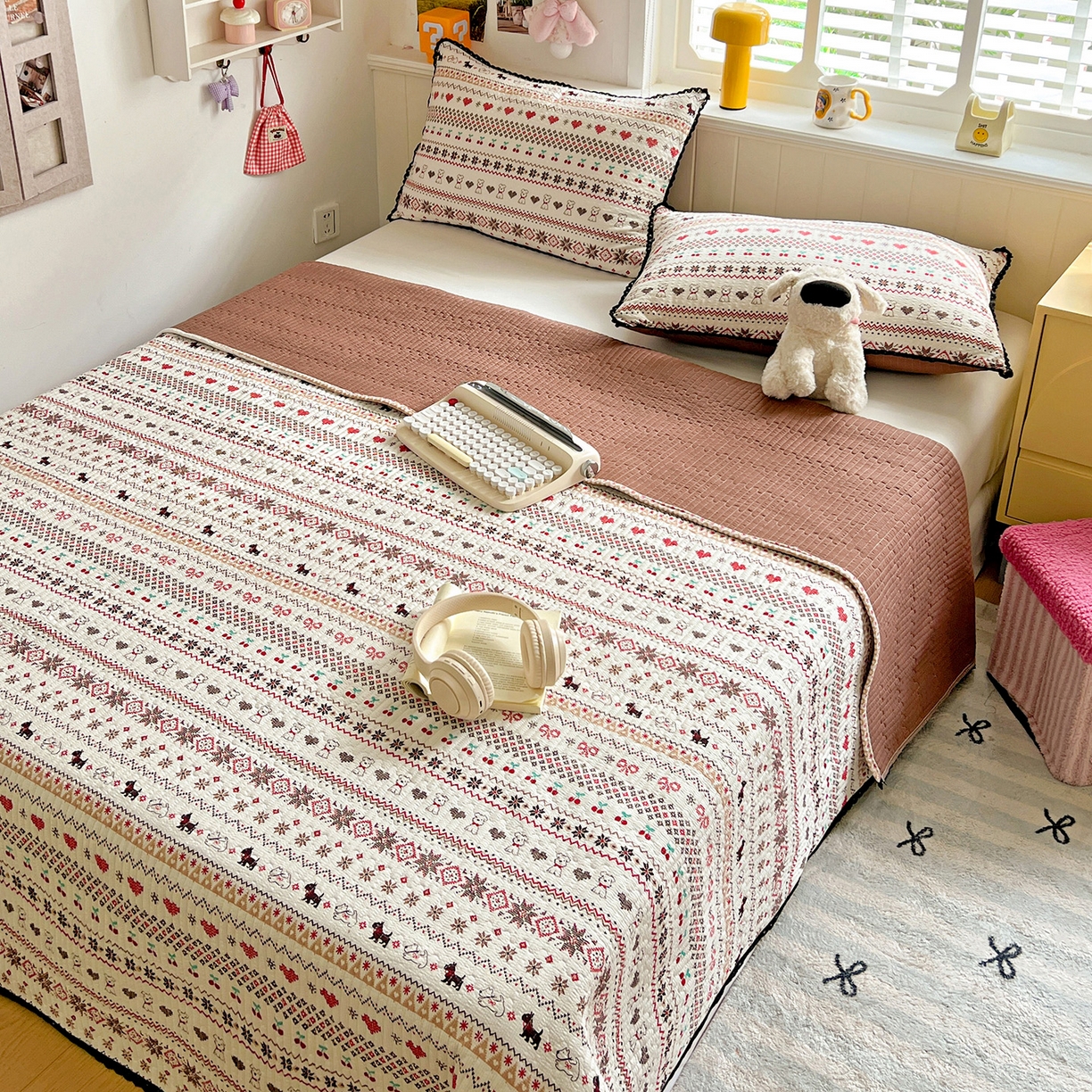 91家纺网 家纺一手货源 找家纺 恒尚居 2026新款A类泡芙纱床盖四套件泡芙棉双层纱小花边床垫床褥 费尔岛小狗小花边