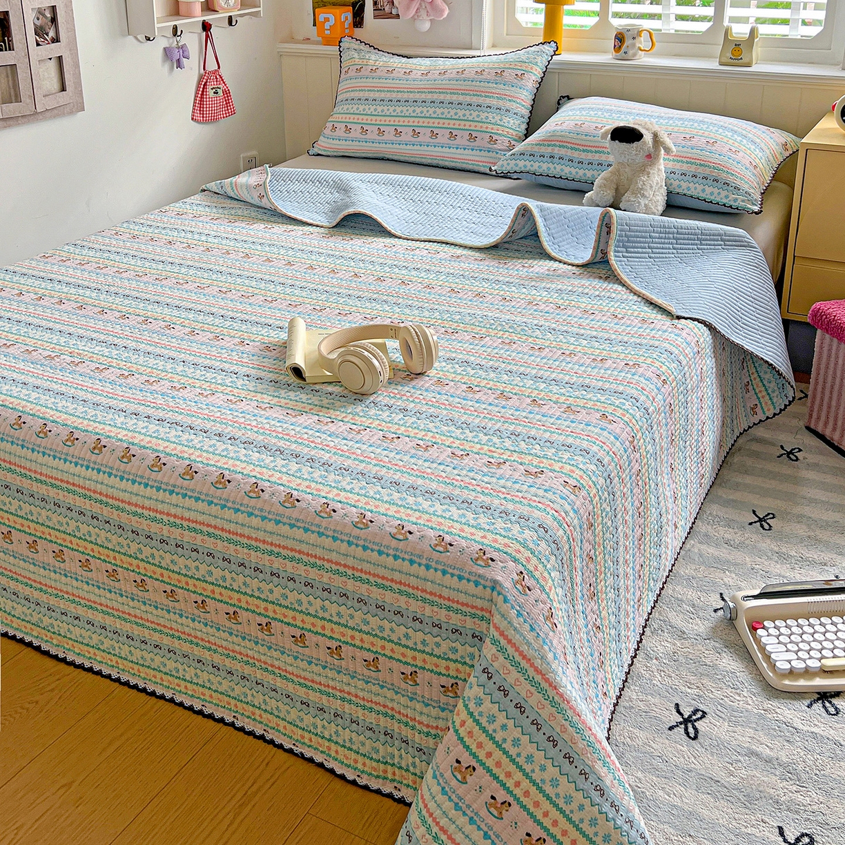 91家纺网 家纺一手货源 找家纺 恒尚居 2026新款A类泡芙纱床盖四套件泡芙棉双层纱小花边床垫床褥 彩虹木马小花边