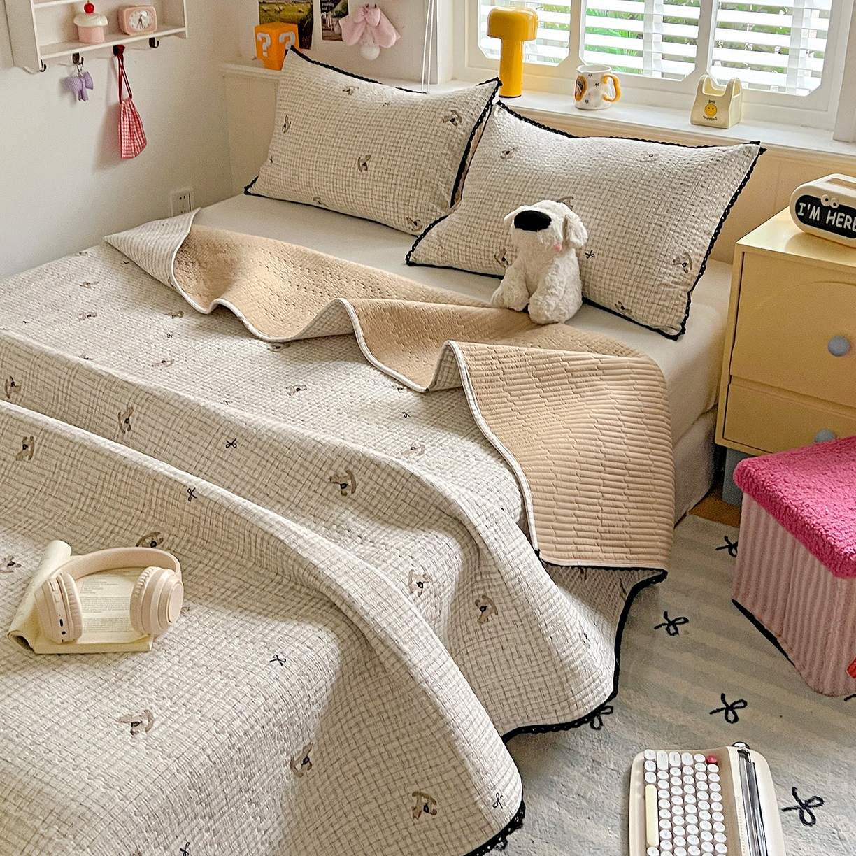 91家纺网 家纺一手货源 找家纺 恒尚居 2026新款A类泡芙纱床盖四套件泡芙棉双层纱小花边床垫床褥 细格木马小花边