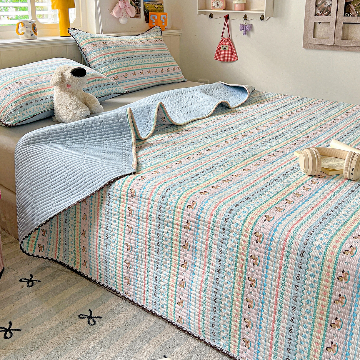 91家纺网 家纺一手货源 找家纺 恒尚居 2026新款A类泡芙纱床盖四套件泡芙棉双层纱小花边床垫床褥 彩虹木马小花边