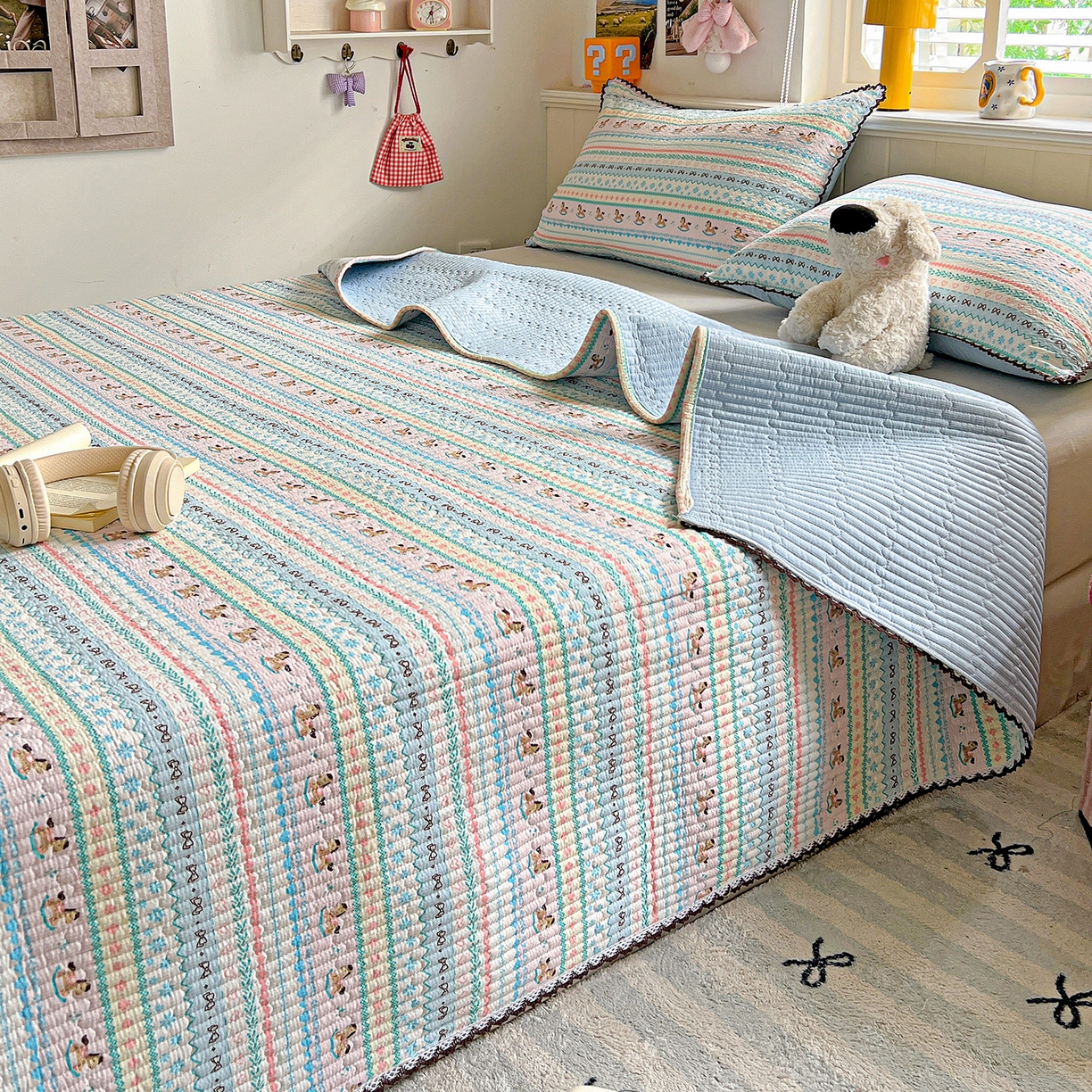 91家纺网 家纺一手货源 找家纺 恒尚居 2026新款A类泡芙纱床盖四套件泡芙棉双层纱小花边床垫床褥 彩虹木马小花边