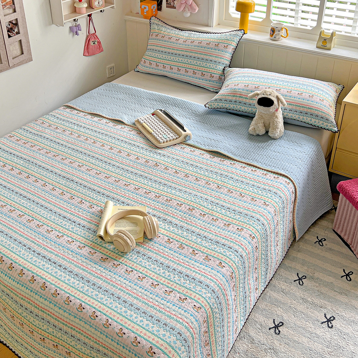 91家纺网 家纺一手货源 找家纺 恒尚居 2026新款A类泡芙纱床盖四套件泡芙棉双层纱小花边床垫床褥 彩虹木马小花边