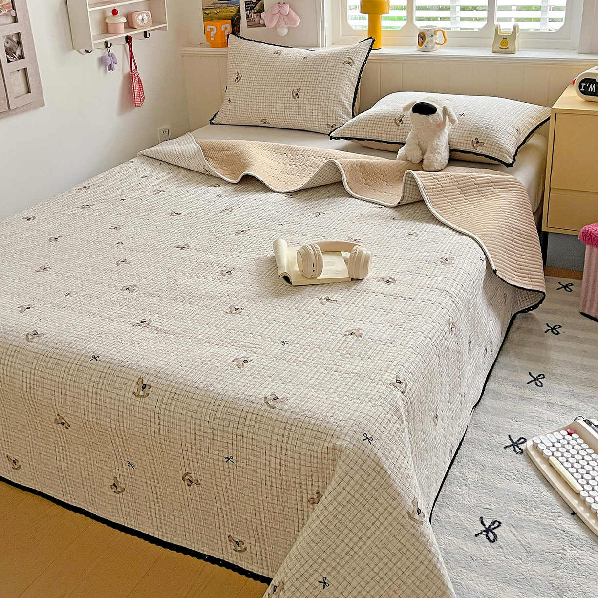 91家纺网 家纺一手货源 找家纺 恒尚居 2026新款A类泡芙纱床盖四套件泡芙棉双层纱小花边床垫床褥 细格木马小花边