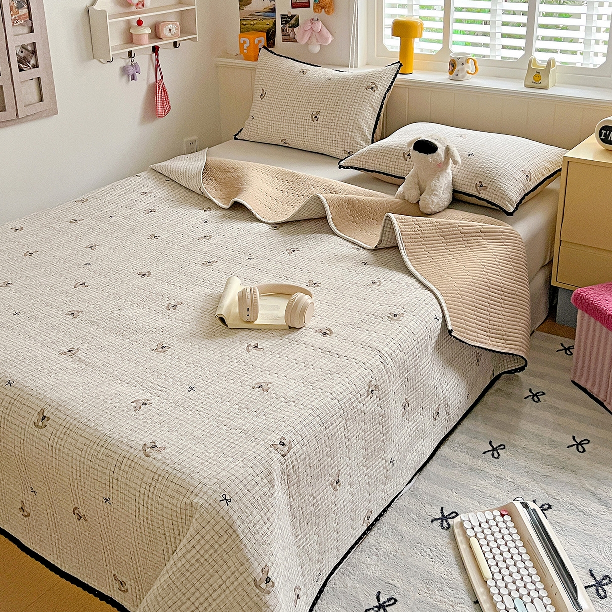 91家纺网 家纺一手货源 找家纺 恒尚居 2026新款A类泡芙纱床盖四套件泡芙棉双层纱小花边床垫床褥 细格木马小花边