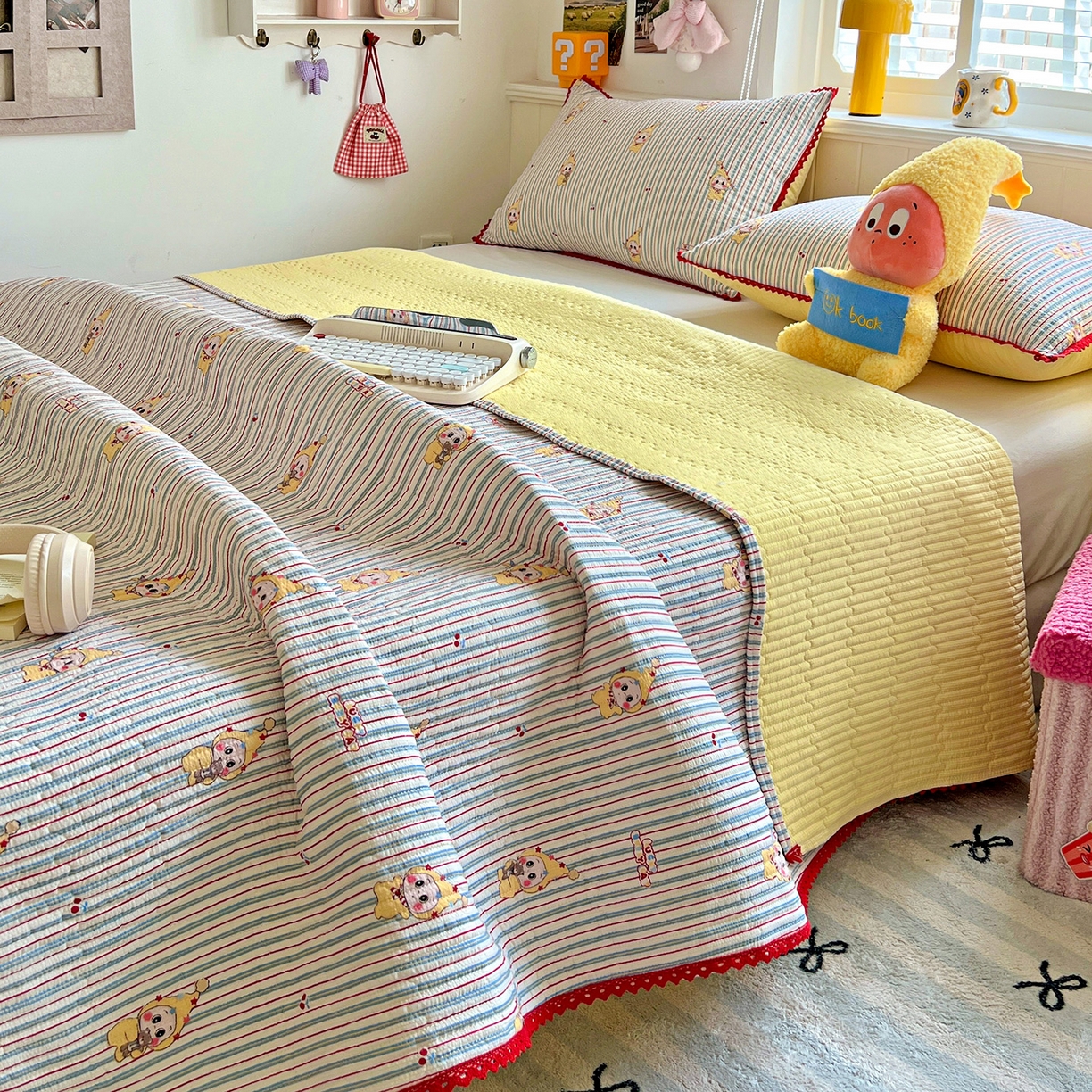 91家纺网 家纺一手货源 找家纺 恒尚居 2026新款A类泡芙纱床盖四套件泡芙棉双层纱小花边床垫床褥 阳光条纹小花边