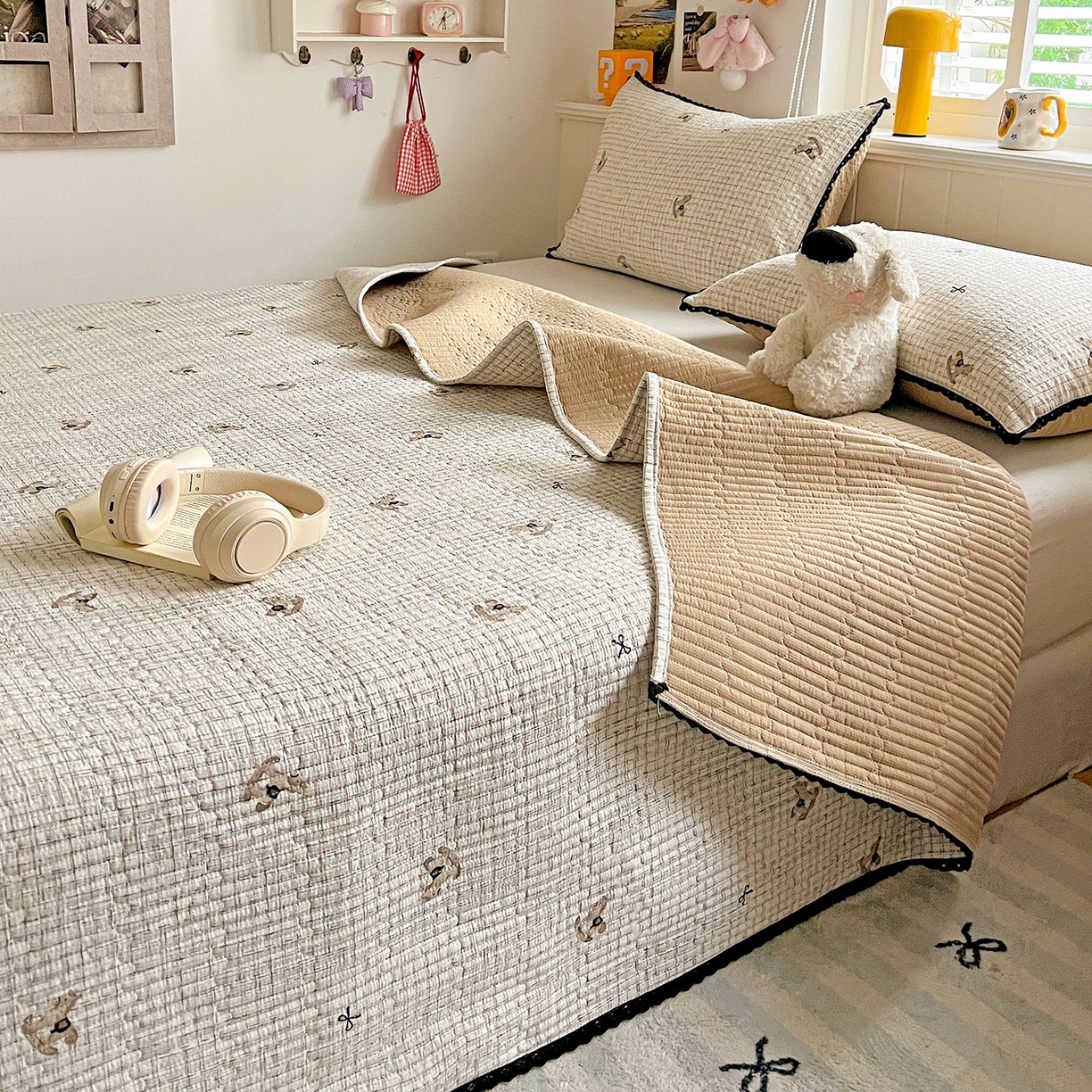 91家纺网 家纺一手货源 找家纺 恒尚居 2026新款A类泡芙纱床盖四套件泡芙棉双层纱小花边床垫床褥 细格木马小花边