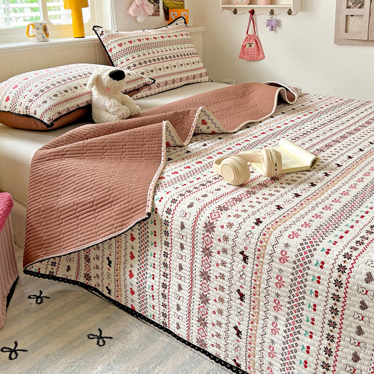 91家纺网 家纺一手货源 找家纺 恒尚居 2026新款A类泡芙纱床盖四套件泡芙棉双层纱小花边床垫床褥 费尔岛小狗小花边