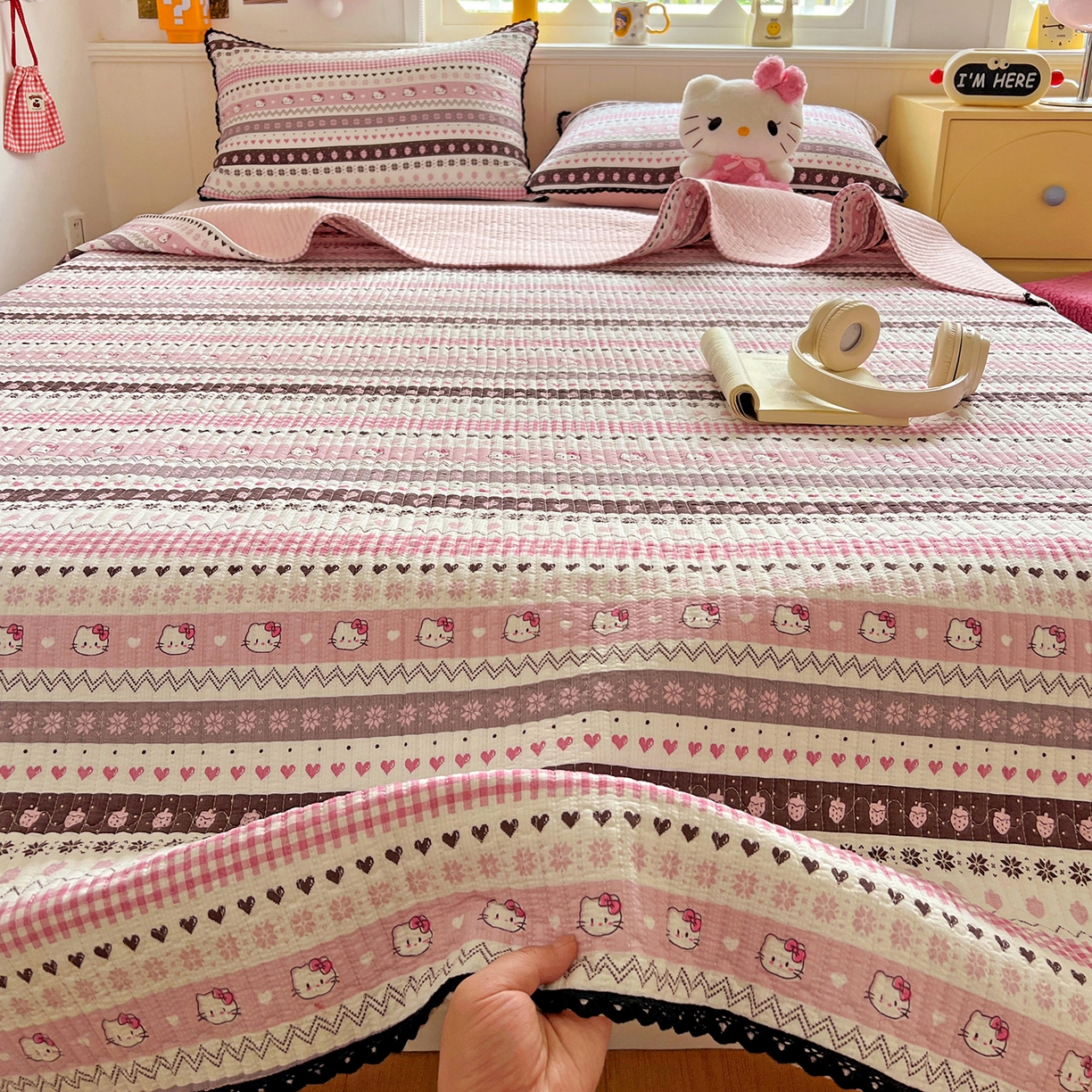 91家纺网 家纺一手货源 找家纺 恒尚居 2026新款A类泡芙纱床盖四套件泡芙棉双层纱小花边床垫床褥 粉糖泡泡猫小花边