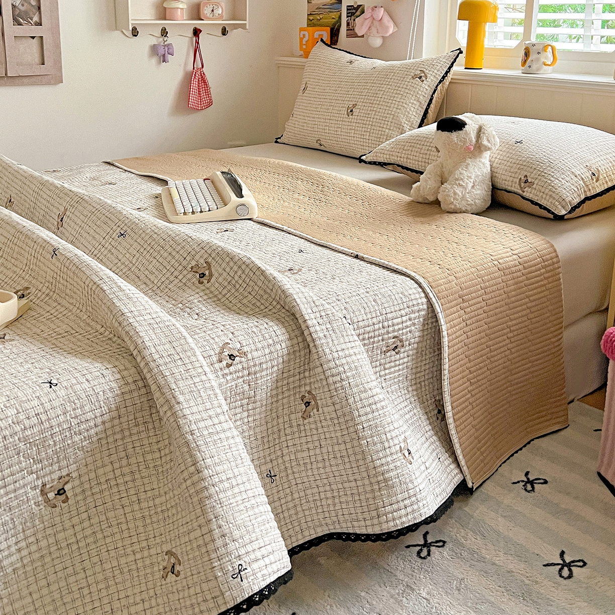 91家纺网 家纺一手货源 找家纺 恒尚居 2026新款A类泡芙纱床盖四套件泡芙棉双层纱小花边床垫床褥 细格木马小花边