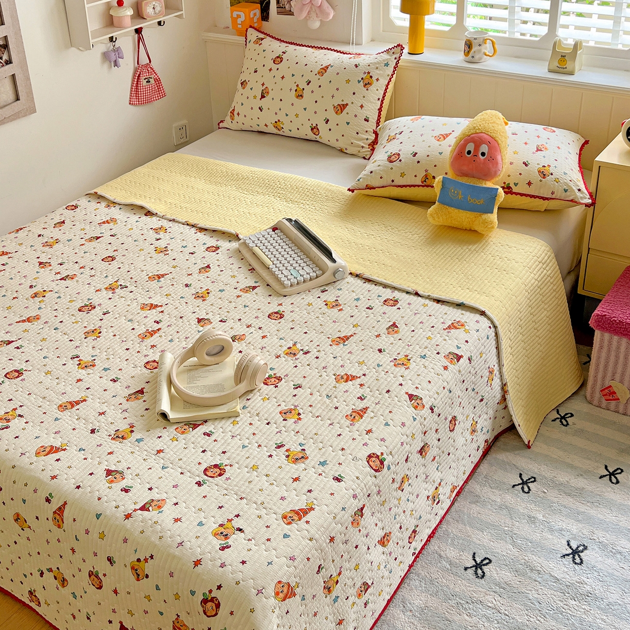 91家纺网 家纺一手货源 找家纺 恒尚居 2026新款A类泡芙纱床盖四套件泡芙棉双层纱小花边床垫床褥 奶黄星星人小花边