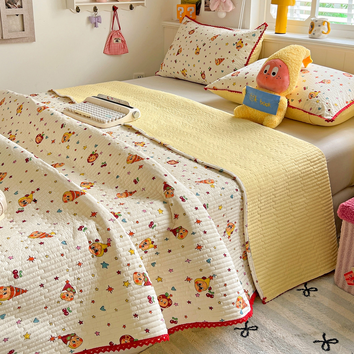 91家纺网 家纺一手货源 找家纺 恒尚居 2026新款A类泡芙纱床盖四套件泡芙棉双层纱小花边床垫床褥 奶黄星星人小花边