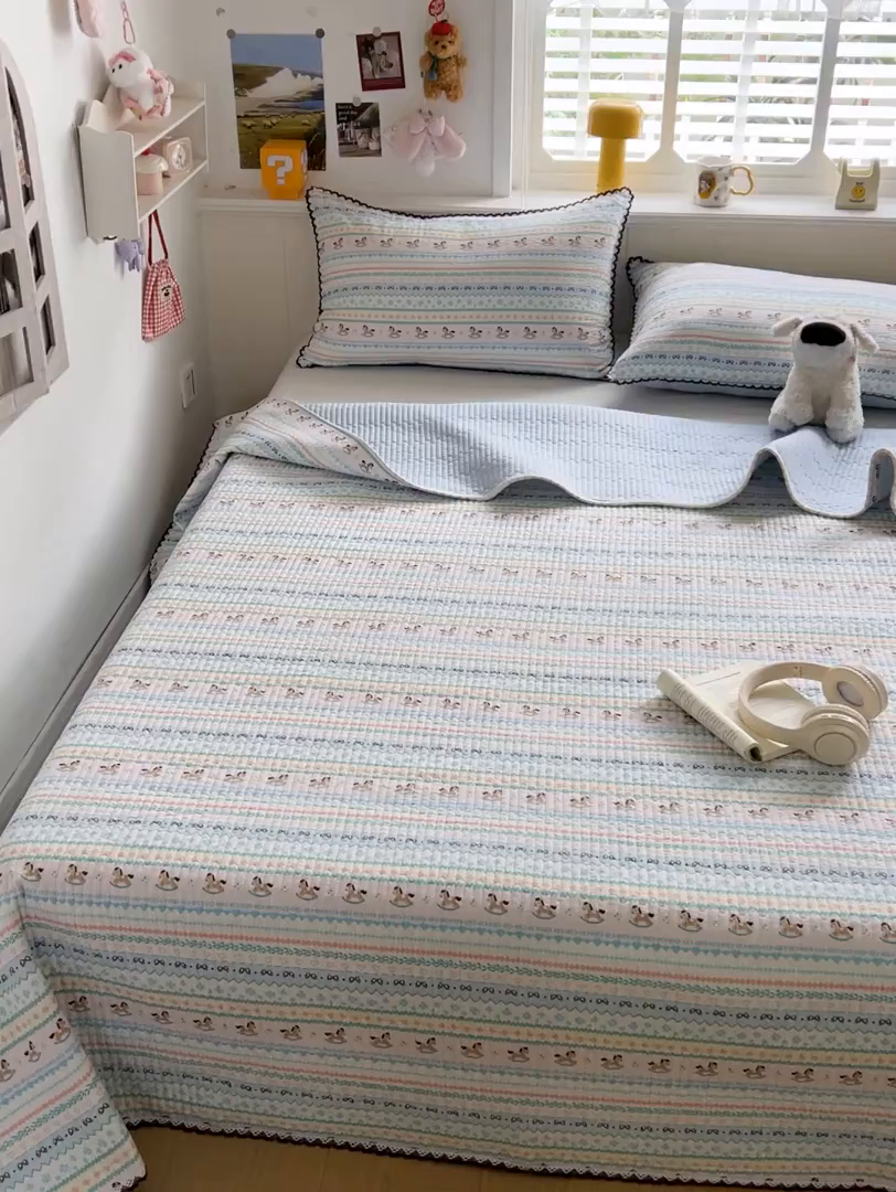 91家纺网 家纺一手货源 找家纺 恒尚居 2026新款A类泡芙纱床盖四套件泡芙棉双层纱小花边床垫床褥 彩虹木马小花边