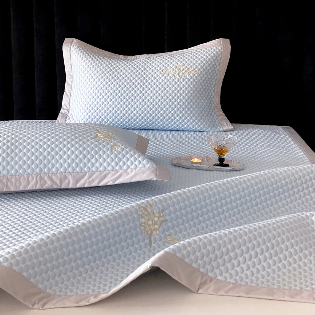 91家纺网 家纺一手货源 找家纺 云栖家居 2026新款春夏凉豆豆PE冰感凉席席子全棉宽边软平席-铃兰 铃兰-蓝