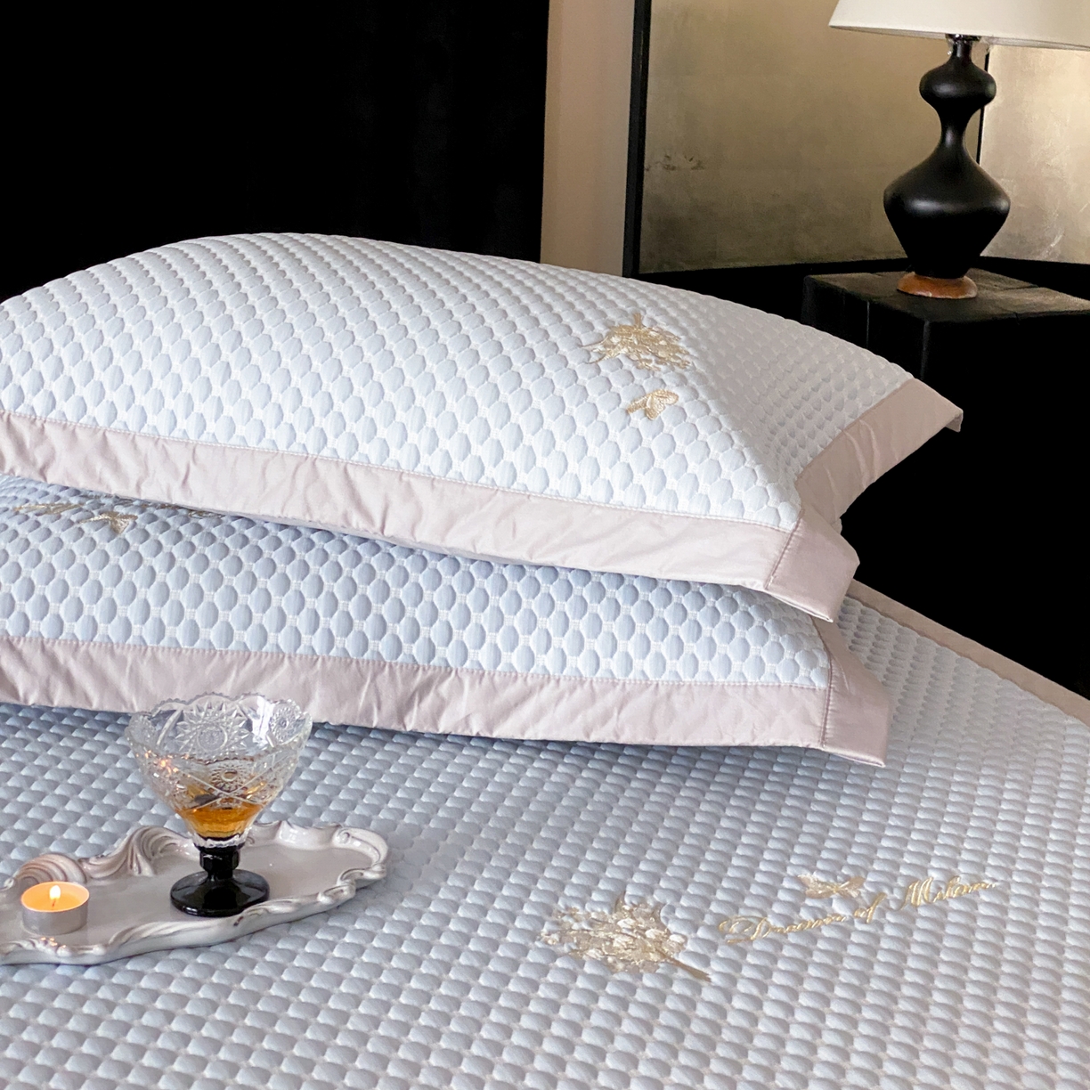 91家纺网 家纺一手货源 找家纺 云栖家居 2026新款春夏凉豆豆PE冰感凉席席子全棉宽边软平席-铃兰 铃兰-蓝