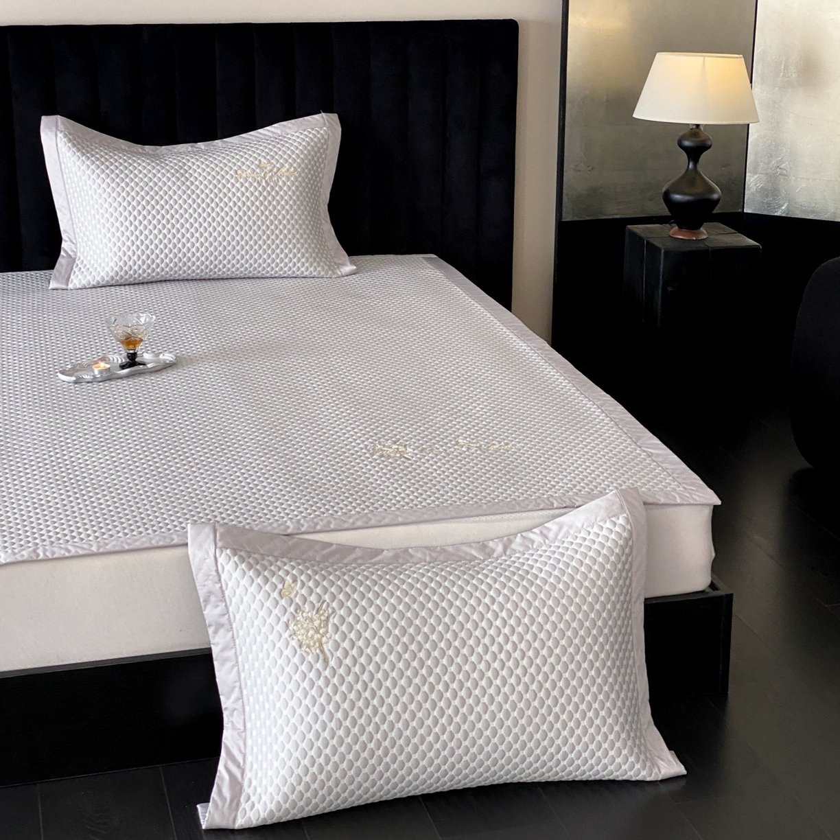 91家纺网 家纺一手货源 找家纺 云栖家居 2026新款春夏凉豆豆PE冰感凉席席子全棉宽边软平席-铃兰 铃兰-灰