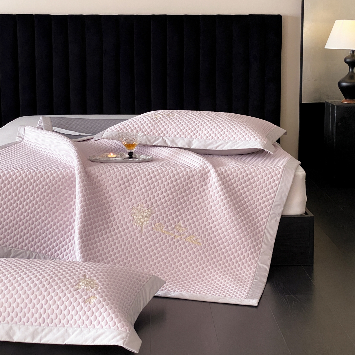 91家纺网 家纺一手货源 找家纺 云栖家居 2026新款春夏凉豆豆PE冰感凉席席子全棉宽边软平席-铃兰 铃兰-粉