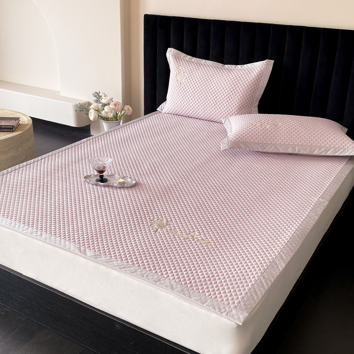 91家纺网 家纺一手货源 找家纺 云栖家居 2026新款春夏凉豆豆PE冰感凉席席子全棉宽边软平席-铃兰 铃兰-粉