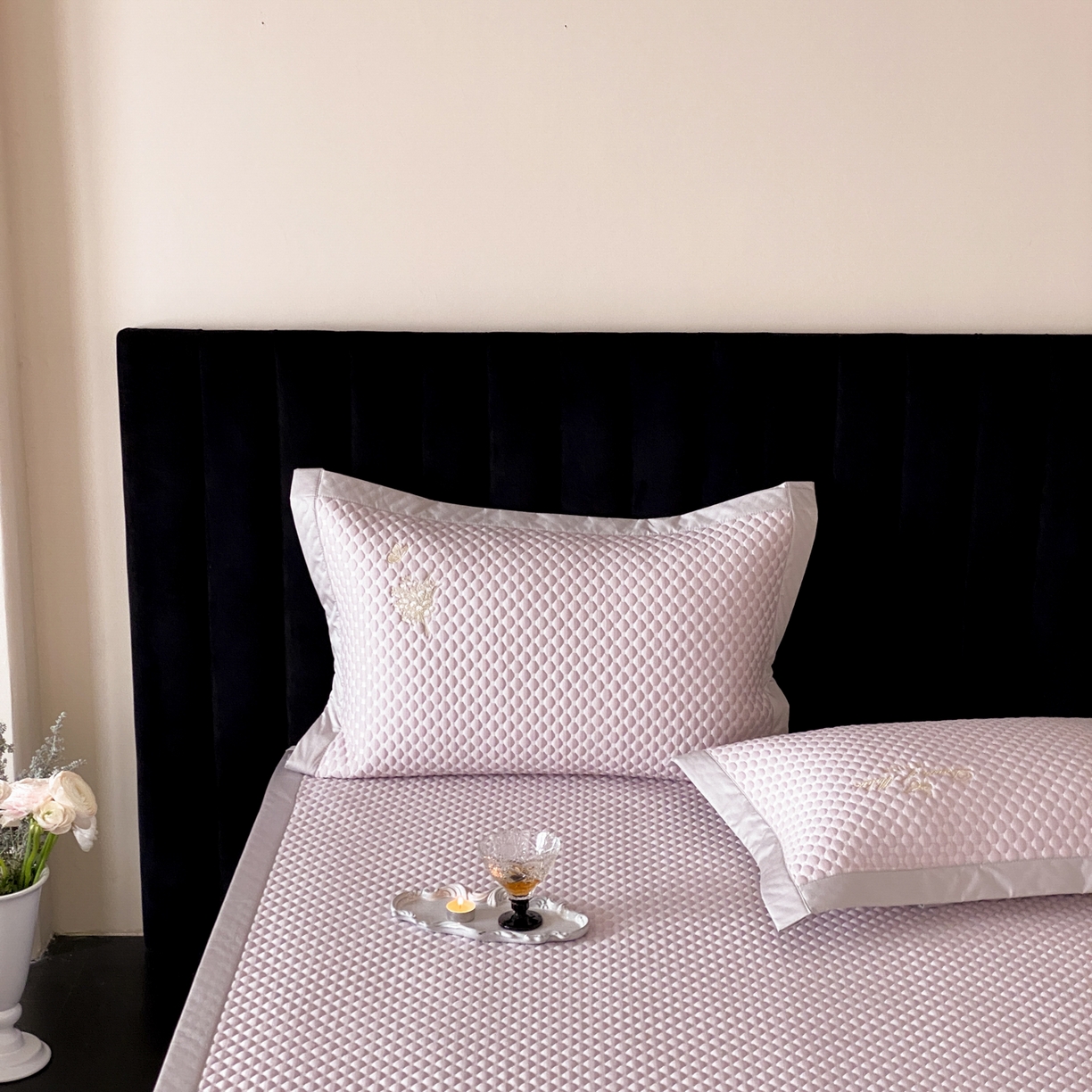 91家纺网 家纺一手货源 找家纺 云栖家居 2026新款春夏凉豆豆PE冰感凉席席子全棉宽边软平席-铃兰 铃兰-粉