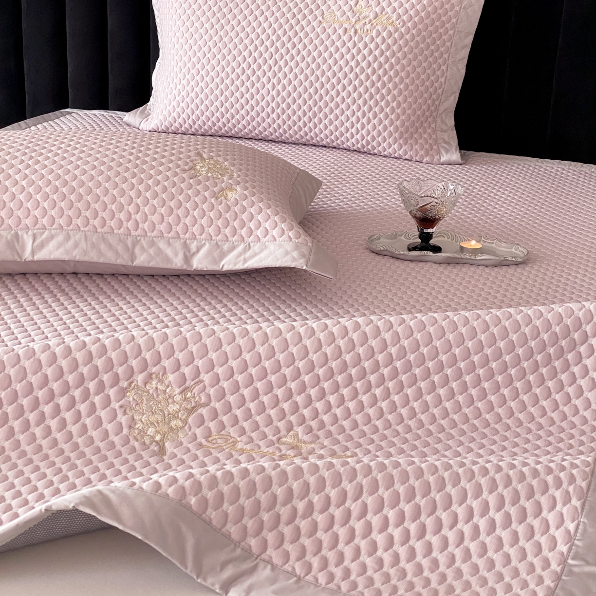 91家纺网 家纺一手货源 找家纺 云栖家居 2026新款春夏凉豆豆PE冰感凉席席子全棉宽边软平席-铃兰 铃兰-粉