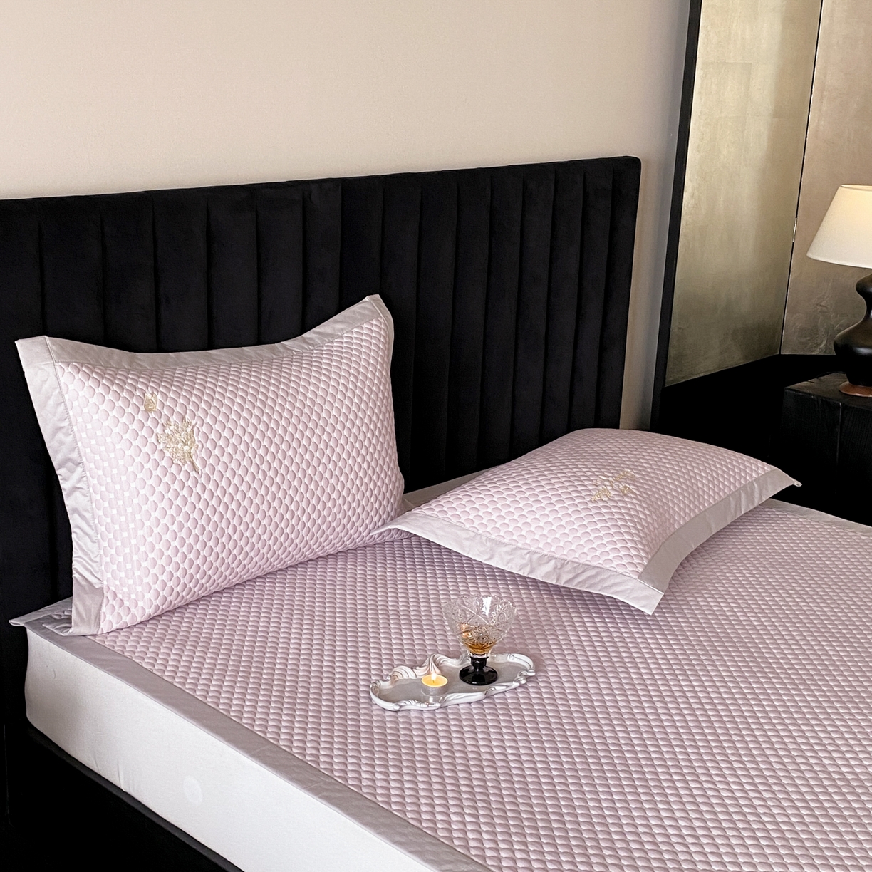 91家纺网 家纺一手货源 找家纺 云栖家居 2026新款春夏凉豆豆PE冰感凉席席子全棉宽边软平席-铃兰 铃兰-粉