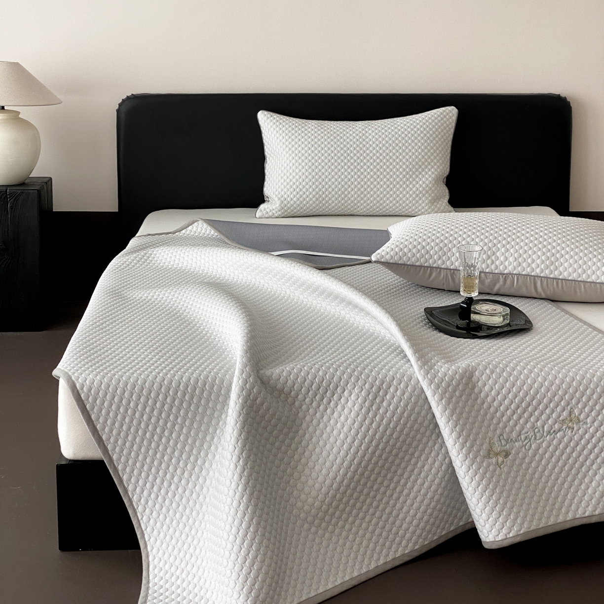 91家纺网 家纺一手货源 找家纺 （总）云栖家居 2026新款春夏凉豆豆PE冰感凉席席子三件套软平席-小蝴蝶