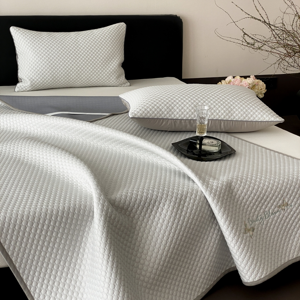 91家纺网 家纺一手货源 找家纺 （总）云栖家居 2026新款春夏凉豆豆PE冰感凉席席子三件套软平席-小蝴蝶