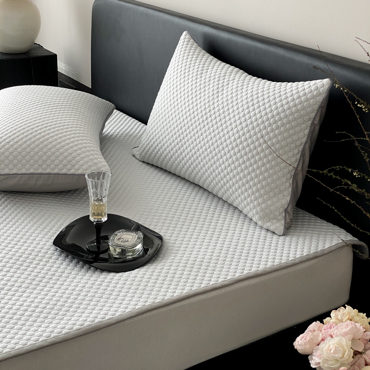 91家纺网 家纺一手货源 找家纺 云栖家居 2026新款春夏凉豆豆PE冰感凉席席子三件套软平席-小蝴蝶 浅灰