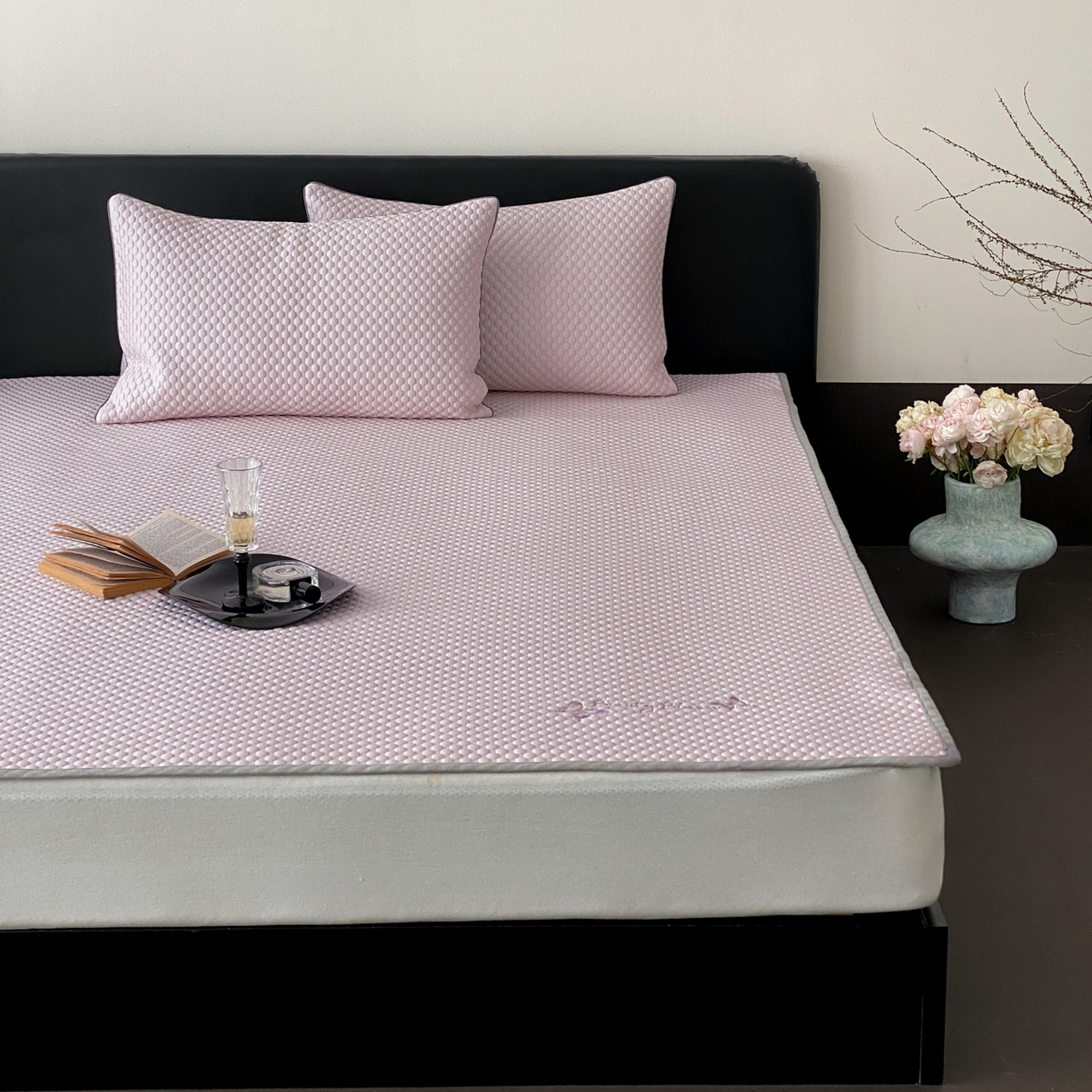 91家纺网 家纺一手货源 找家纺 云栖家居 2026新款春夏凉豆豆PE冰感凉席席子三件套软平席-小蝴蝶 粉紫