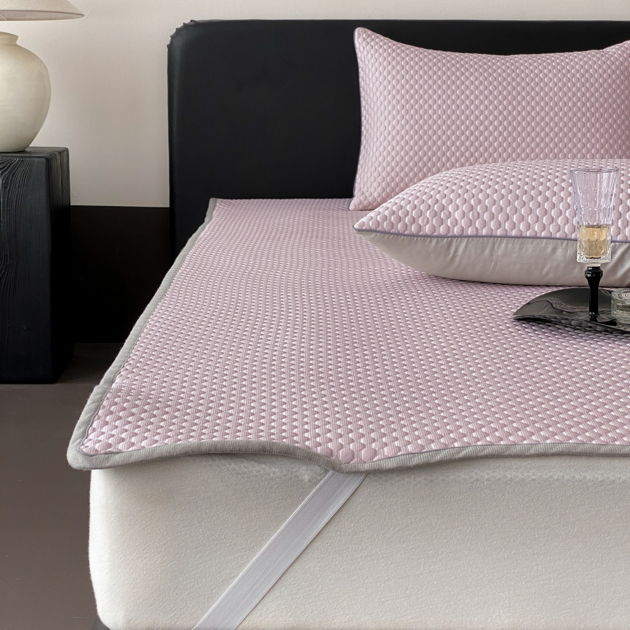 91家纺网 家纺一手货源 找家纺 云栖家居 2026新款春夏凉豆豆PE冰感凉席席子三件套软平席-小蝴蝶 粉紫