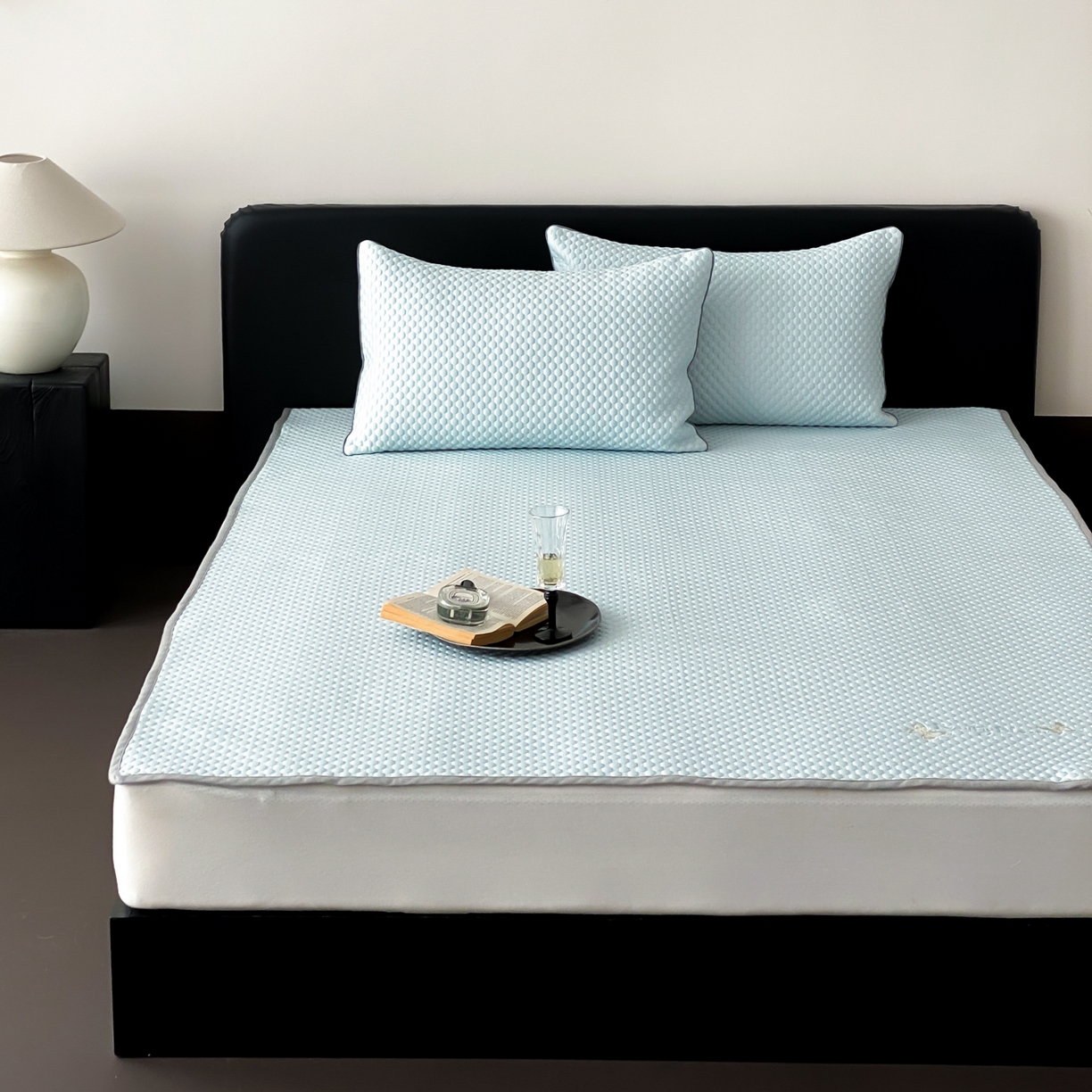 91家纺网 家纺一手货源 找家纺 云栖家居 2026新款春夏凉豆豆PE冰感凉席席子三件套软平席-小蝴蝶 浅蓝