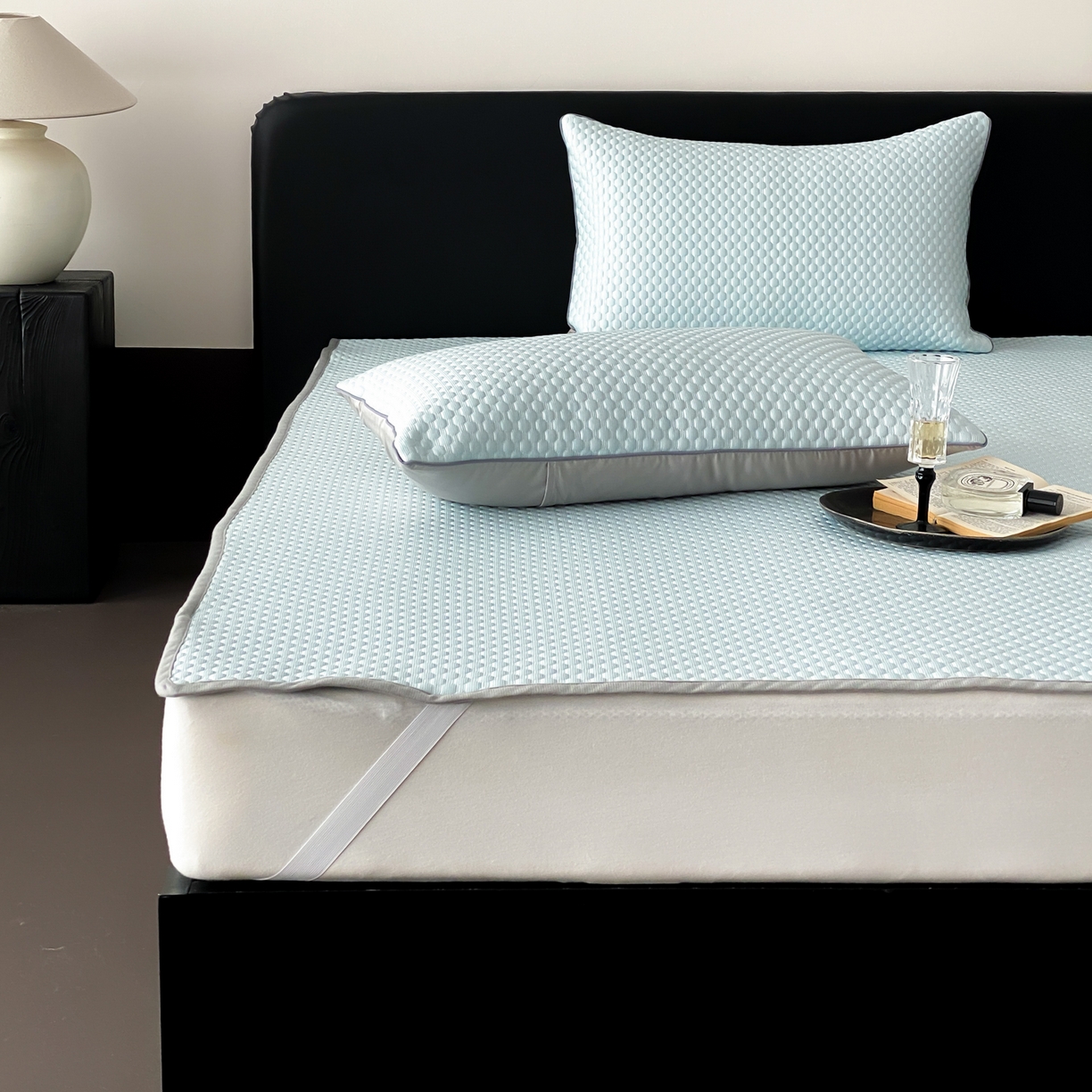 91家纺网 家纺一手货源 找家纺 云栖家居 2026新款春夏凉豆豆PE冰感凉席席子三件套软平席-小蝴蝶 浅蓝