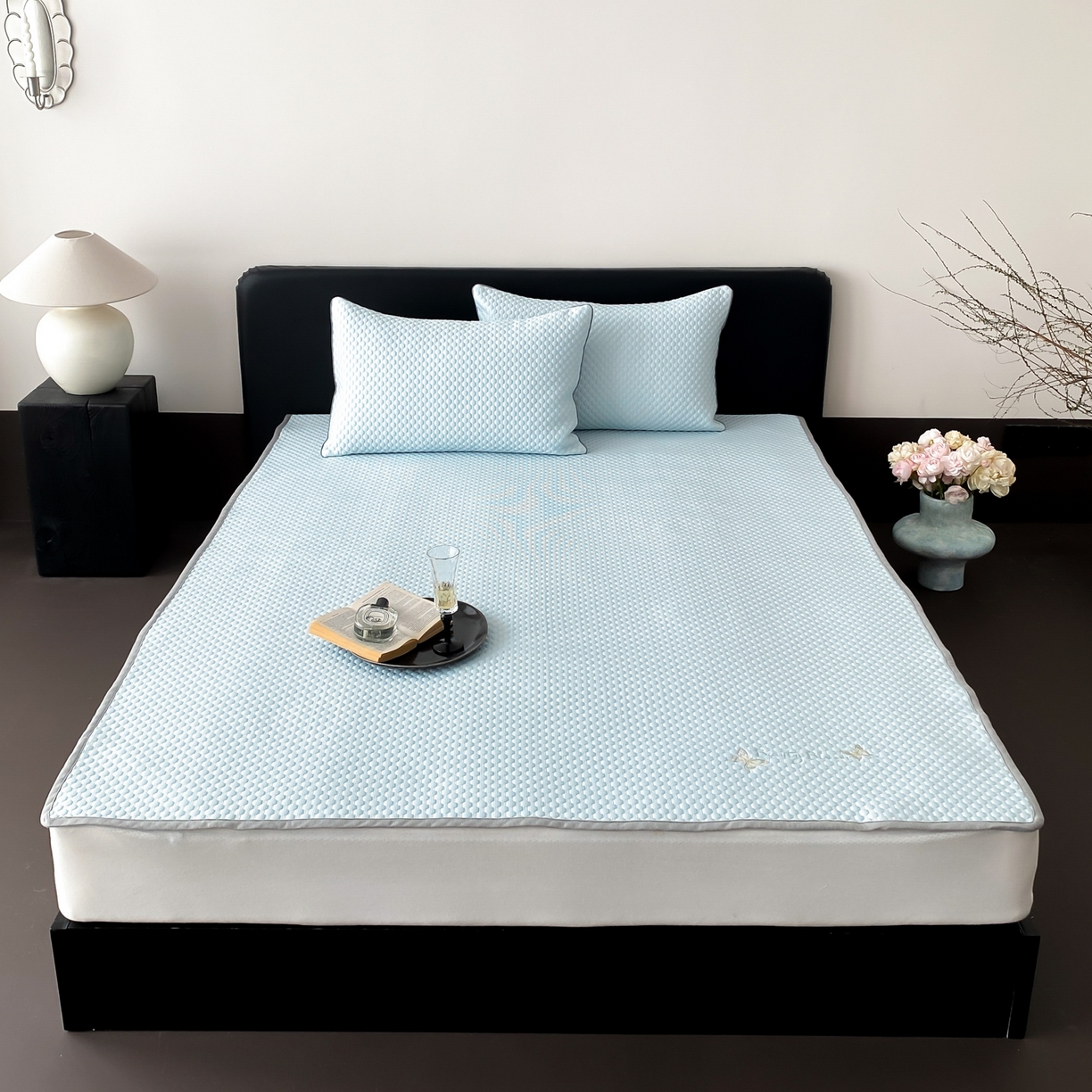 91家纺网 家纺一手货源 找家纺 云栖家居 2026新款春夏凉豆豆PE冰感凉席席子三件套软平席-小蝴蝶 浅蓝