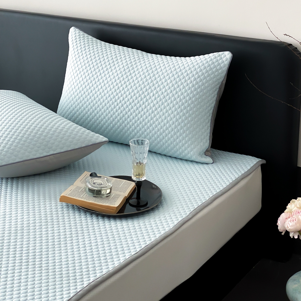 91家纺网 家纺一手货源 找家纺 云栖家居 2026新款春夏凉豆豆PE冰感凉席席子三件套软平席-小蝴蝶 浅蓝