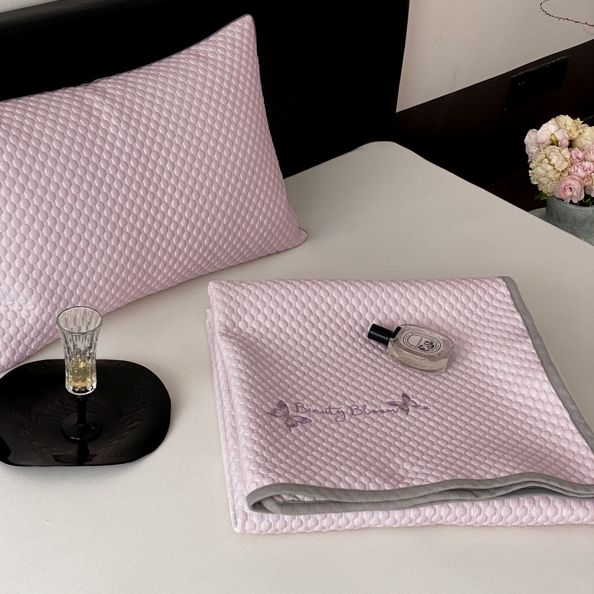 91家纺网 家纺一手货源 找家纺 云栖家居 2026新款春夏凉豆豆PE冰感凉席席子三件套软平席-小蝴蝶 粉紫