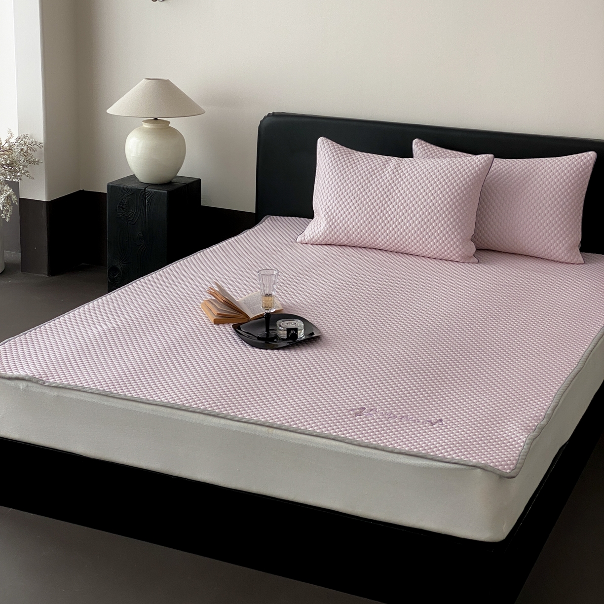 91家纺网 家纺一手货源 找家纺 云栖家居 2026新款春夏凉豆豆PE冰感凉席席子三件套软平席-小蝴蝶 粉紫