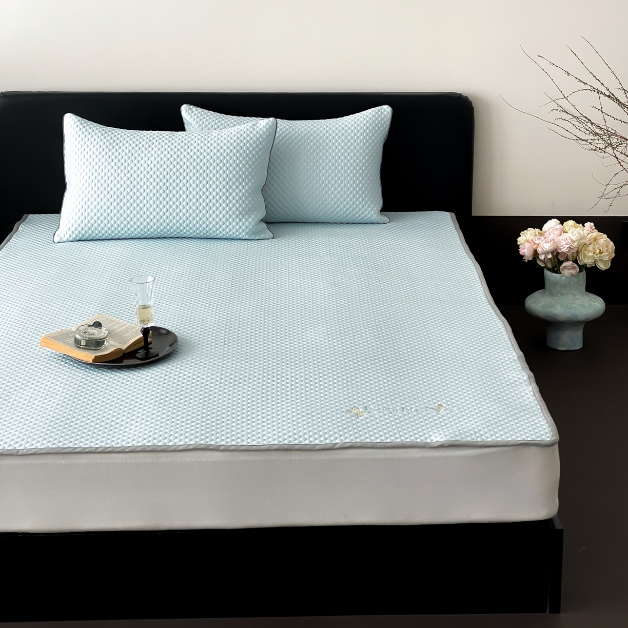 91家纺网 家纺一手货源 找家纺 云栖家居 2026新款春夏凉豆豆PE冰感凉席席子三件套软平席-小蝴蝶 浅蓝