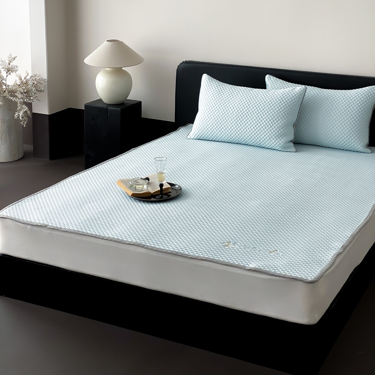 91家纺网 家纺一手货源 找家纺 云栖家居 2026新款春夏凉豆豆PE冰感凉席席子三件套软平席-小蝴蝶 浅蓝