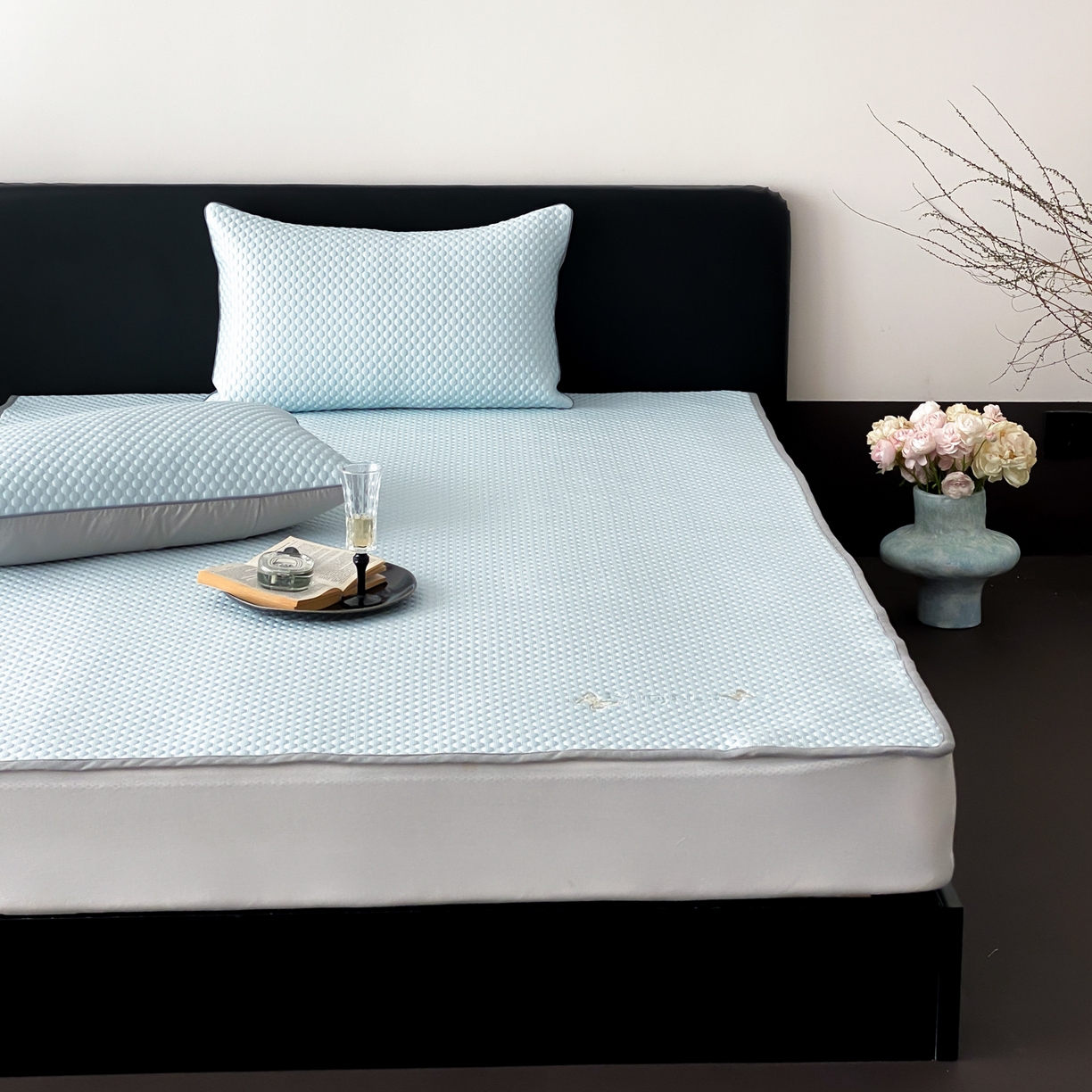 91家纺网 家纺一手货源 找家纺 云栖家居 2026新款春夏凉豆豆PE冰感凉席席子三件套软平席-小蝴蝶 浅蓝