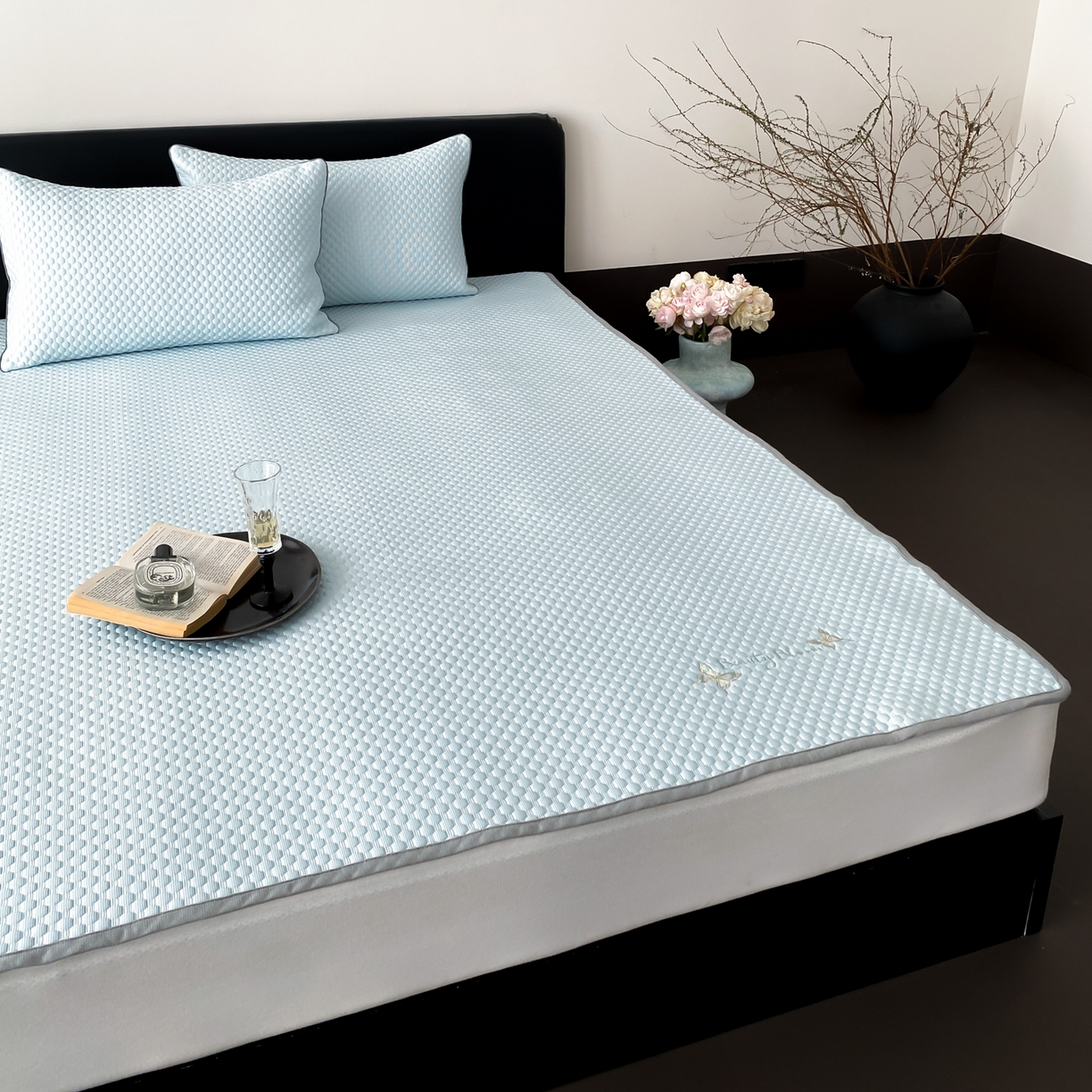 91家纺网 家纺一手货源 找家纺 云栖家居 2026新款春夏凉豆豆PE冰感凉席席子三件套软平席-小蝴蝶 浅蓝