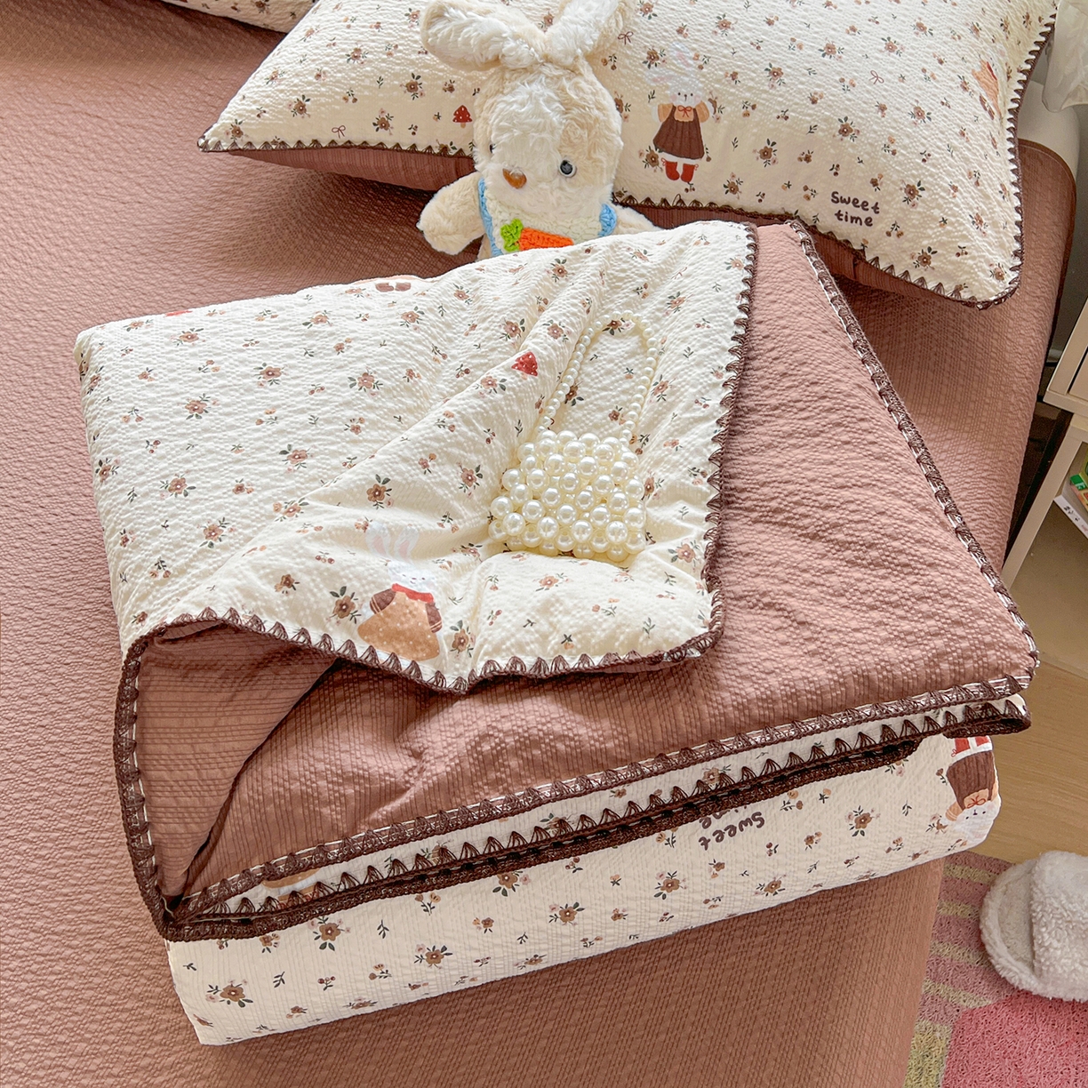 91家纺网 家纺一手货源 找家纺 （总）恒尚居 2026新款A类泡芙纱贝壳边夏被夏凉被四件套空调被三角针绣边