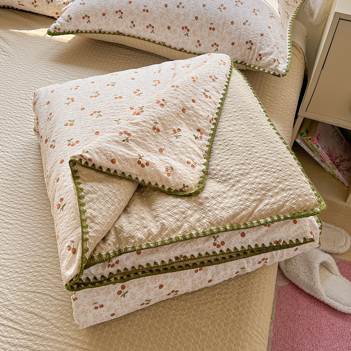 91家纺网 家纺一手货源 找家纺 （总）恒尚居 2026新款A类泡芙纱贝壳边夏被夏凉被四件套空调被三角针绣边