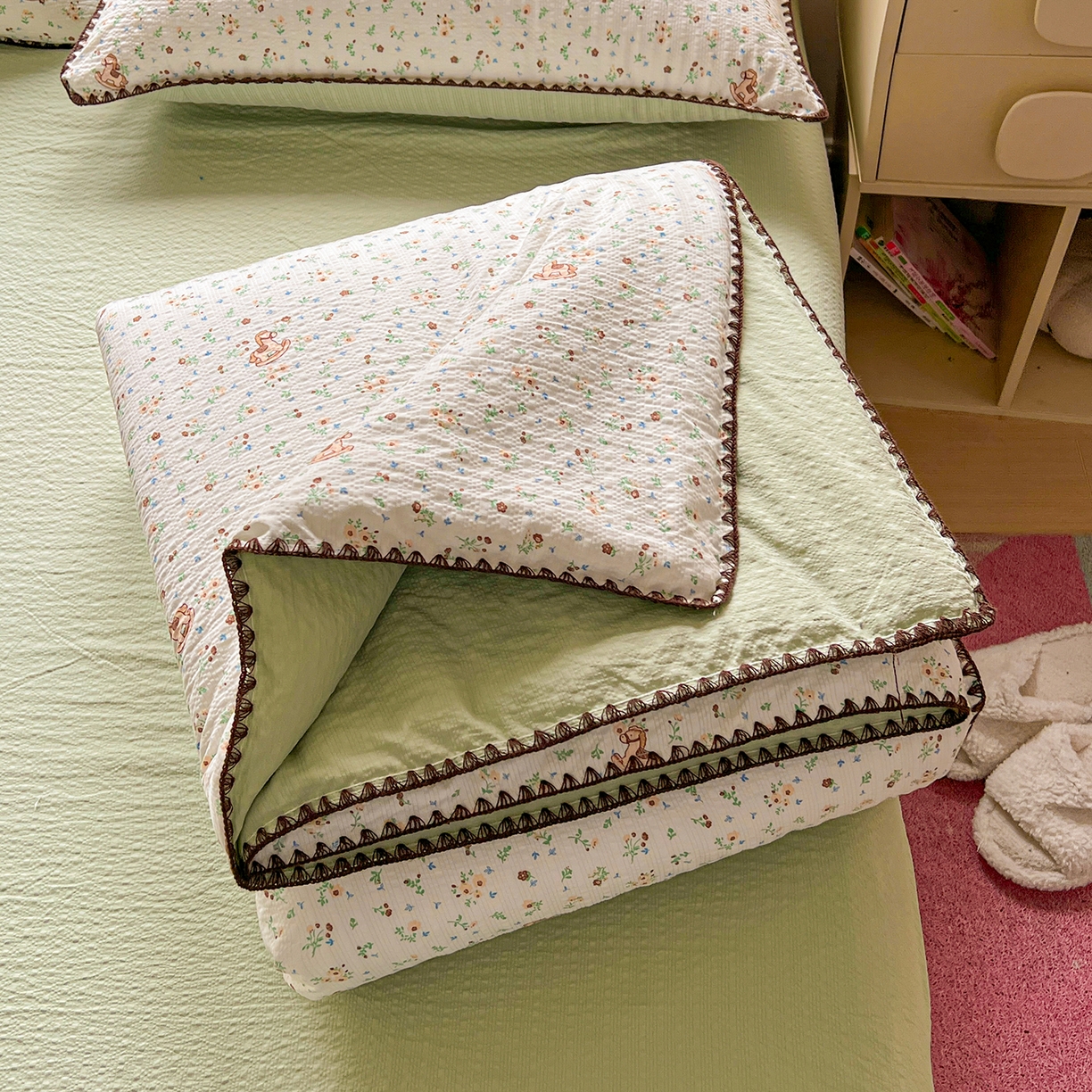 91家纺网 家纺一手货源 找家纺 （总）恒尚居 2026新款A类泡芙纱贝壳边夏被夏凉被四件套空调被三角针绣边