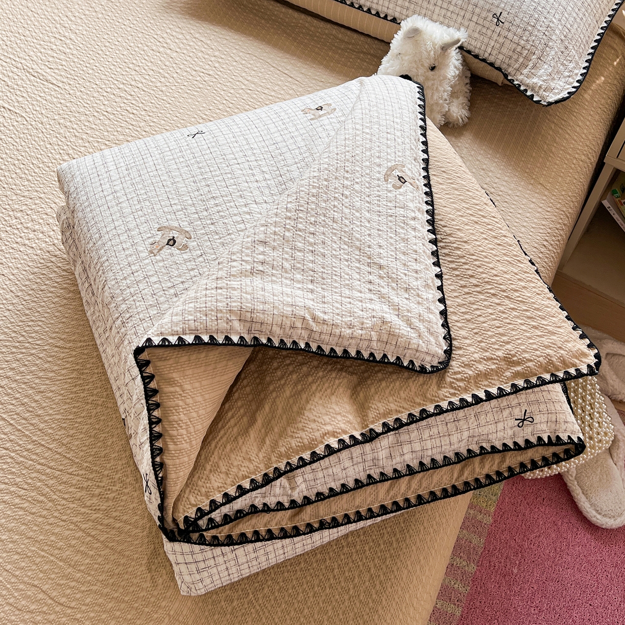 91家纺网 家纺一手货源 找家纺 （总）恒尚居 2026新款A类泡芙纱贝壳边夏被夏凉被四件套空调被三角针绣边