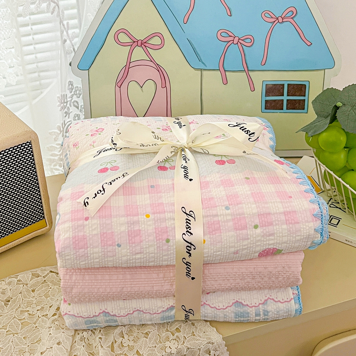 91家纺网 家纺一手货源 找家纺 恒尚居 2026新款A类泡芙纱贝壳边夏被夏凉被四件套空调被三角针绣边 【草莓KT】贝壳边