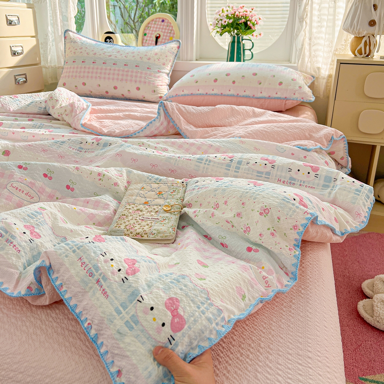 91家纺网 家纺一手货源 找家纺 恒尚居 2026新款A类泡芙纱贝壳边夏被夏凉被四件套空调被三角针绣边 【草莓KT】贝壳边