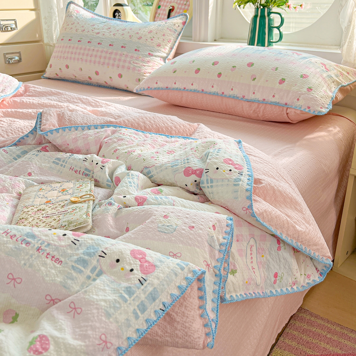 91家纺网 家纺一手货源 找家纺 恒尚居 2026新款A类泡芙纱贝壳边夏被夏凉被四件套空调被三角针绣边 【草莓KT】贝壳边