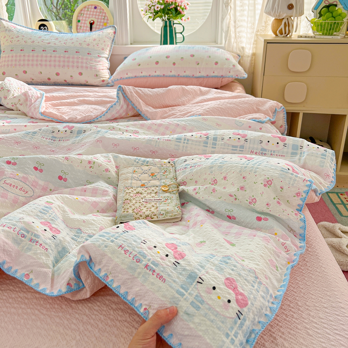 91家纺网 家纺一手货源 找家纺 恒尚居 2026新款A类泡芙纱贝壳边夏被夏凉被四件套空调被三角针绣边 【草莓KT】贝壳边