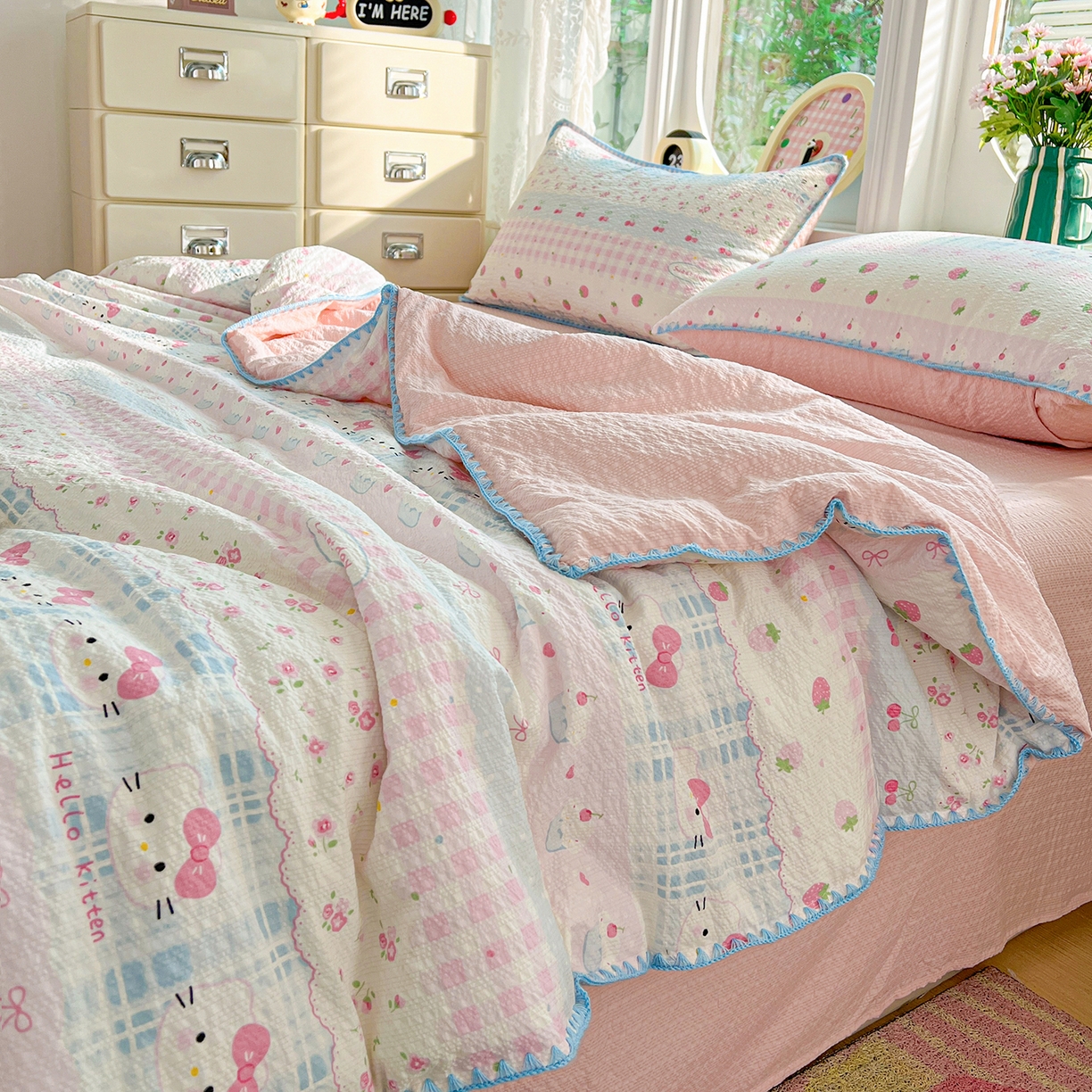 91家纺网 家纺一手货源 找家纺 恒尚居 2026新款A类泡芙纱贝壳边夏被夏凉被四件套空调被三角针绣边 【草莓KT】贝壳边