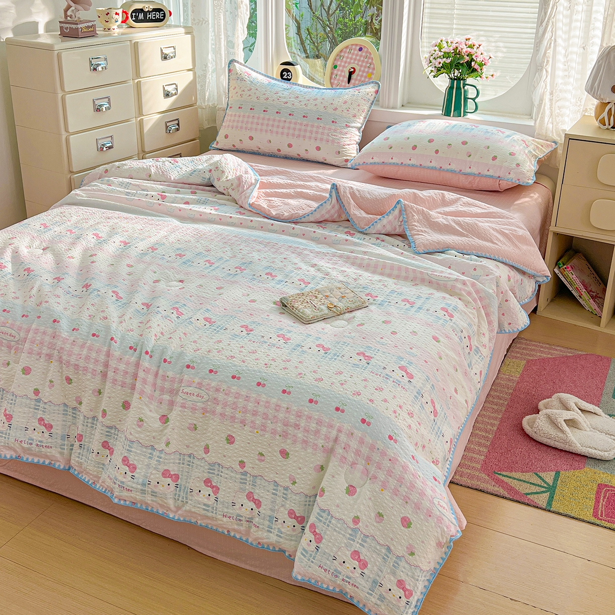 91家纺网 家纺一手货源 找家纺 恒尚居 2026新款A类泡芙纱贝壳边夏被夏凉被四件套空调被三角针绣边 【草莓KT】贝壳边